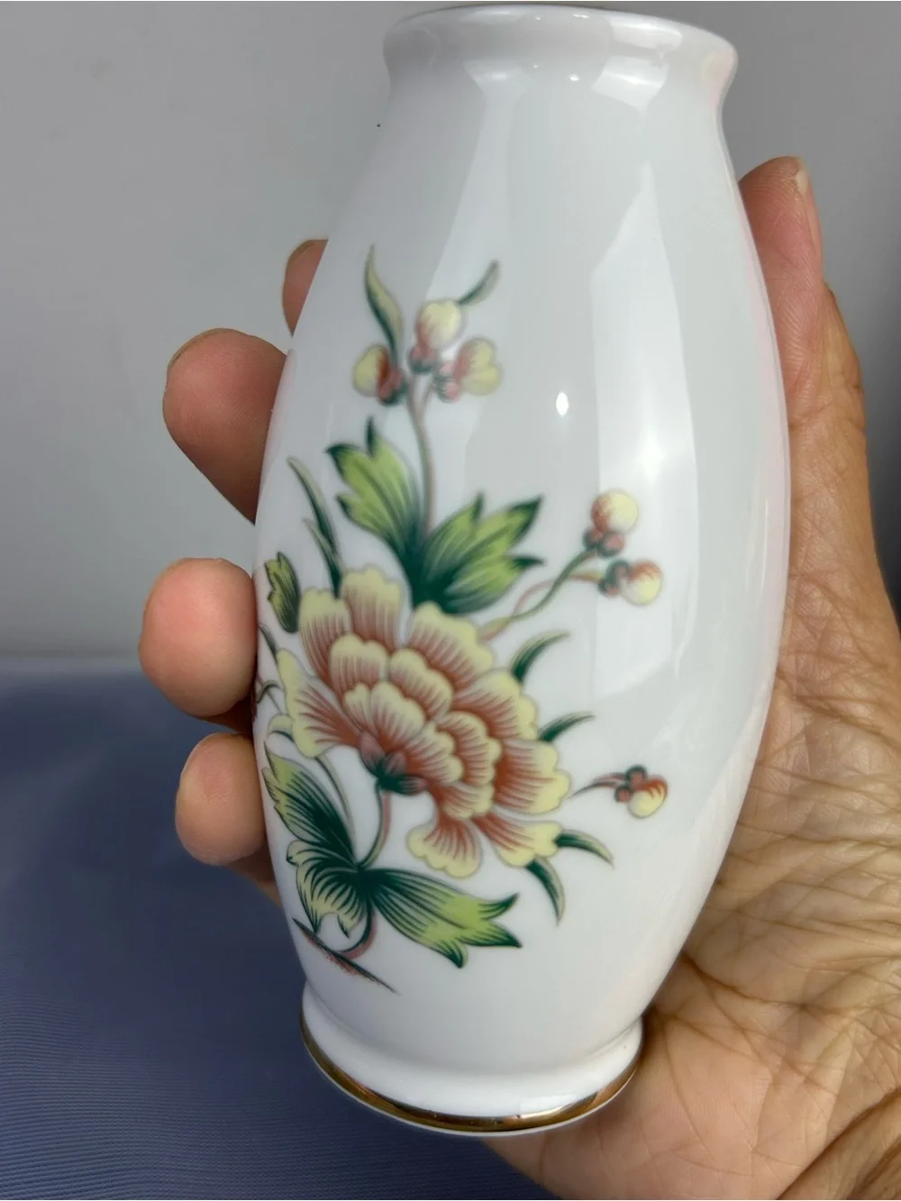 Vintage Hollohaza Hungary Porcelain floral vase with goldctrim 6